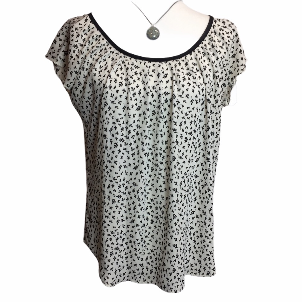 🐞LC Lauren Conrad Leaf Print Tie Back Blouse EUC